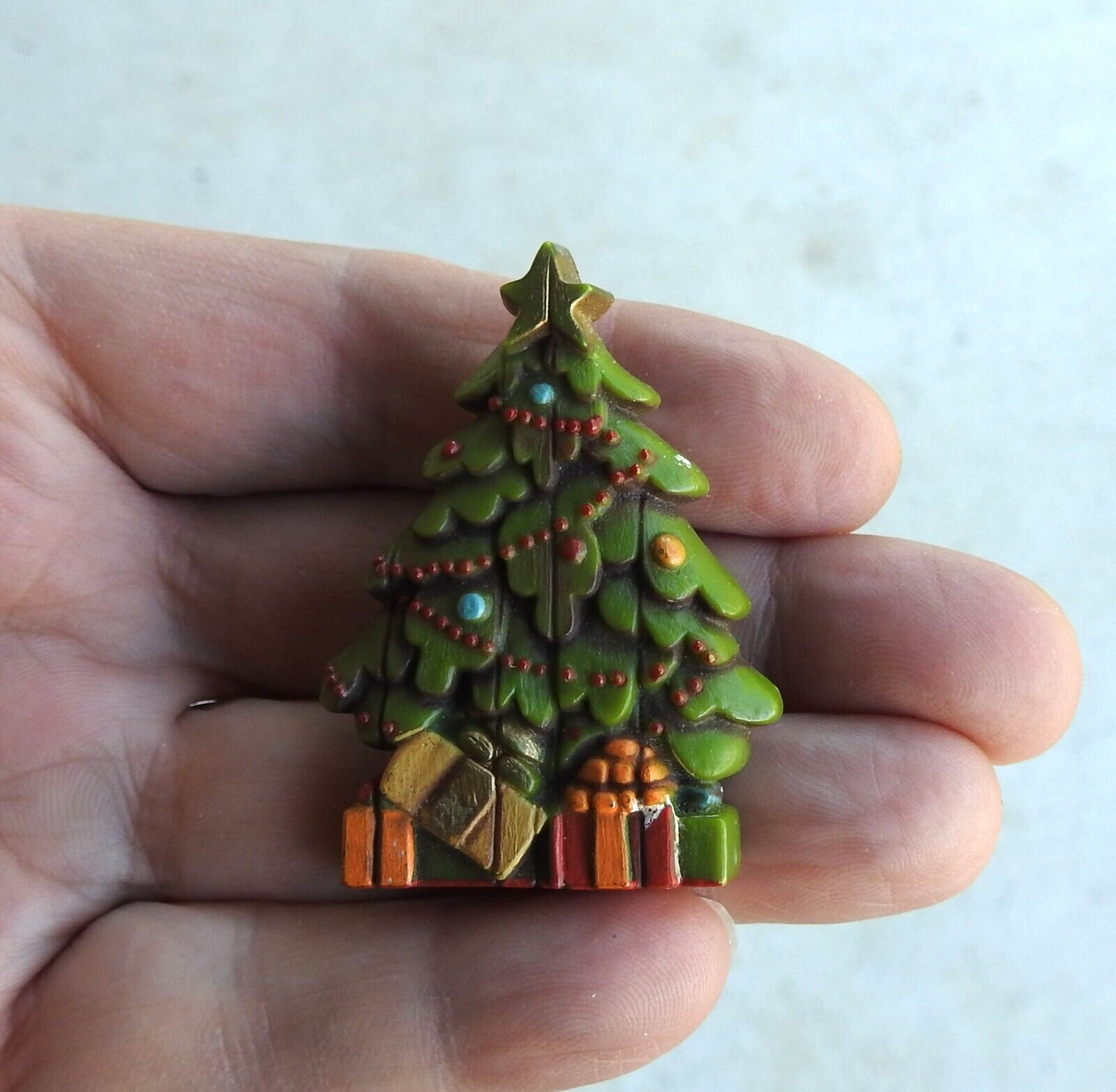 Hallmark 1976 - 1978 Nostalgia Tree Wood look Pin 100XLP8-4