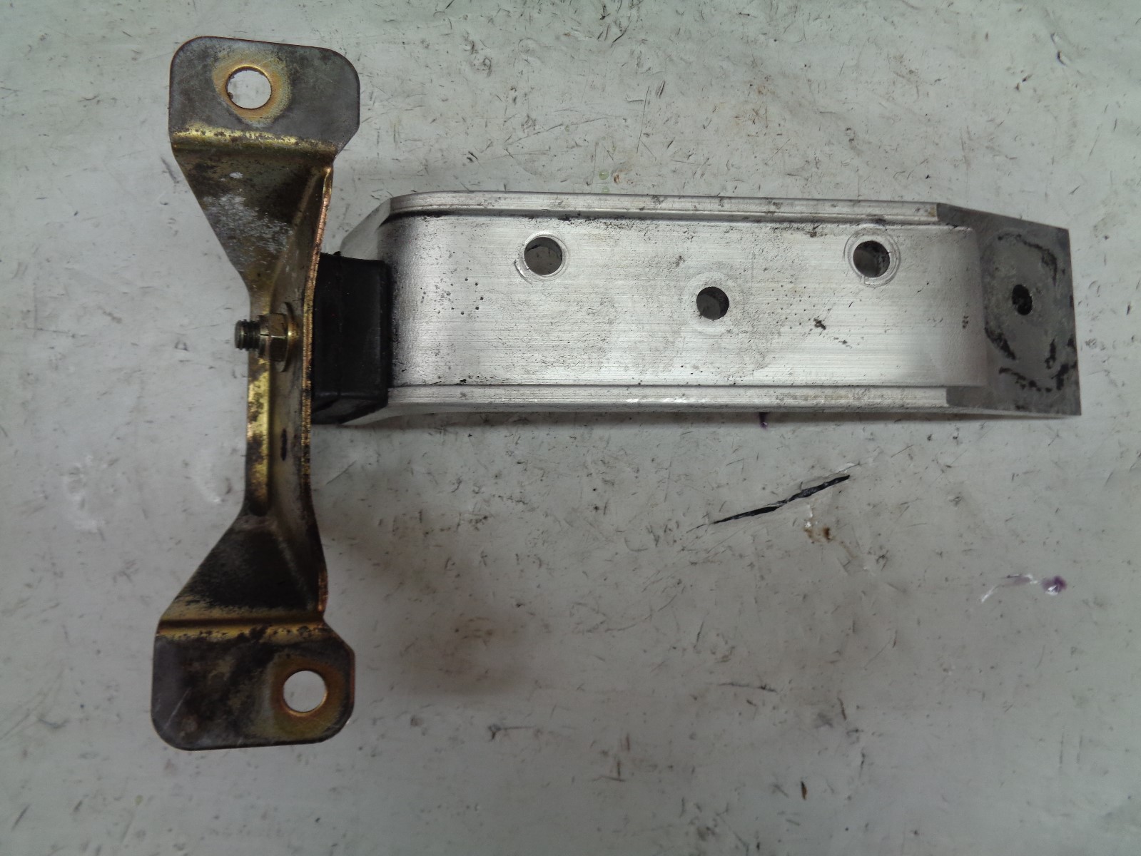 2004-2005 Polaris Edge Classic XCSP RMK right motor mount strap 5246381