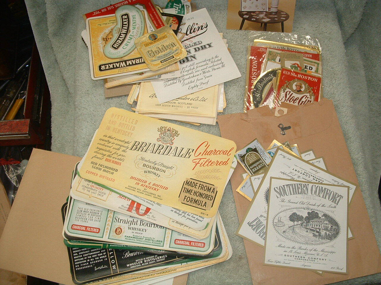 150 PLUS COLLECTION OF BRAND NEW LIQUOR BOTTLE LABELS OVER 50 YEARS OLD VINTAGE