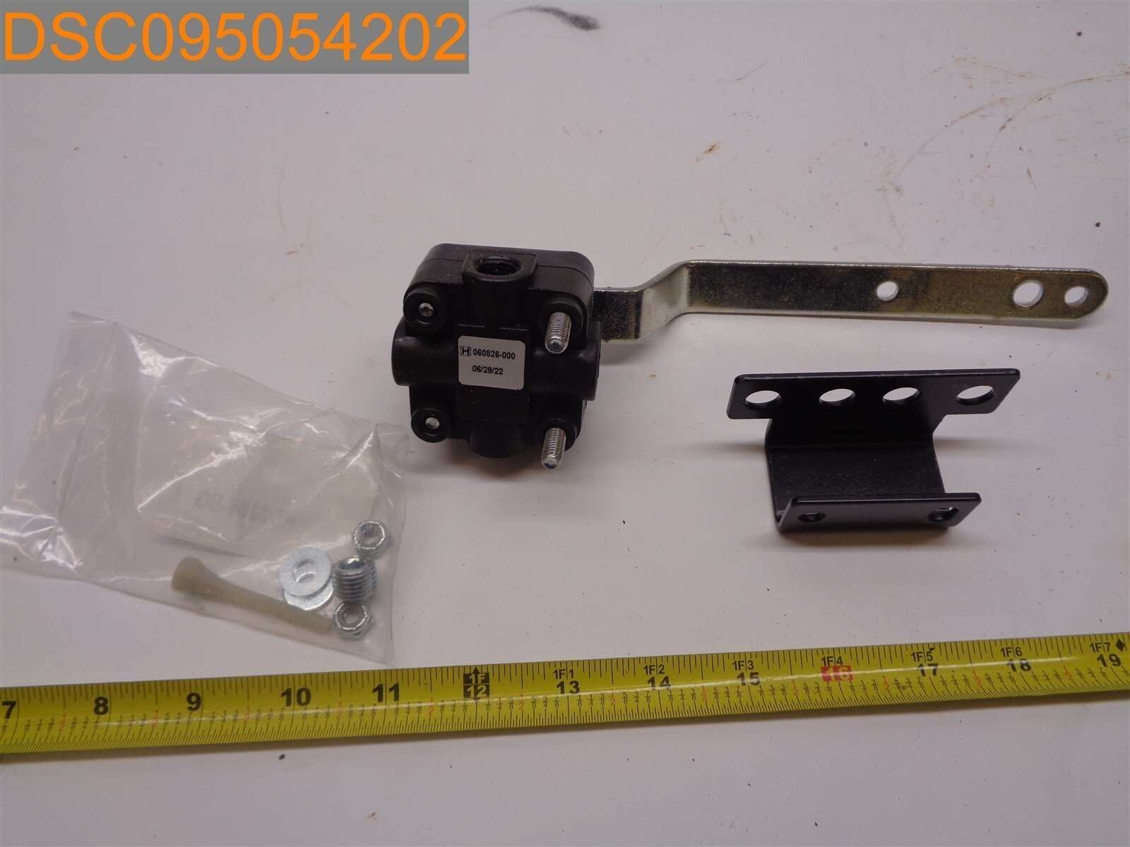 HENDRICKSON Suspension Ride Height Control Valve 060826-000, KD2256-BG