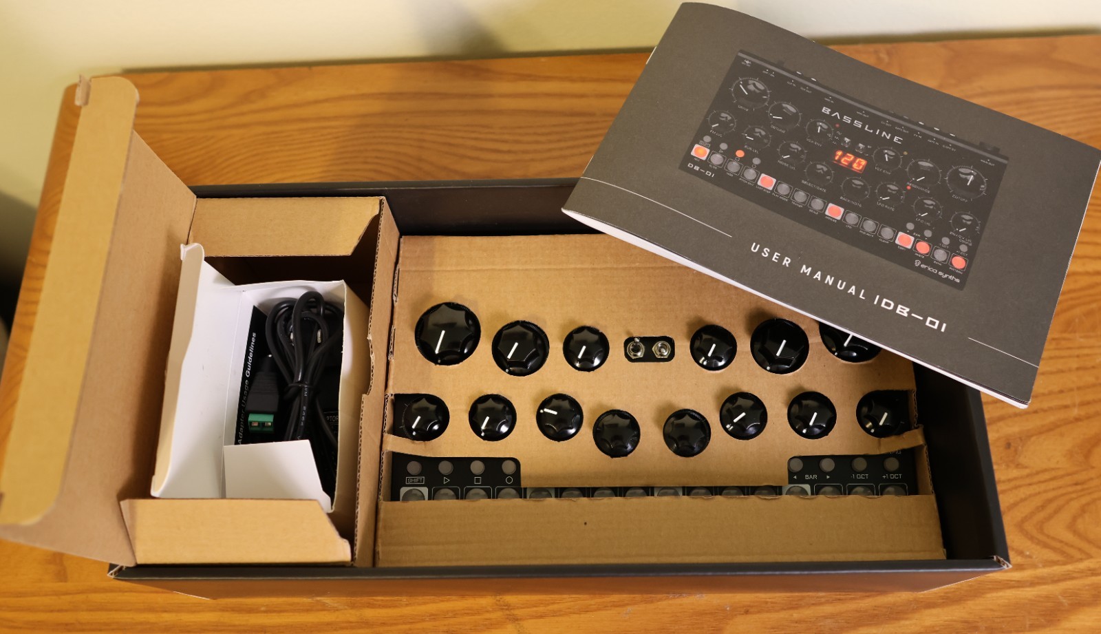 Erica Synths Bassline DB-01 Desktop Synthesizer MINT