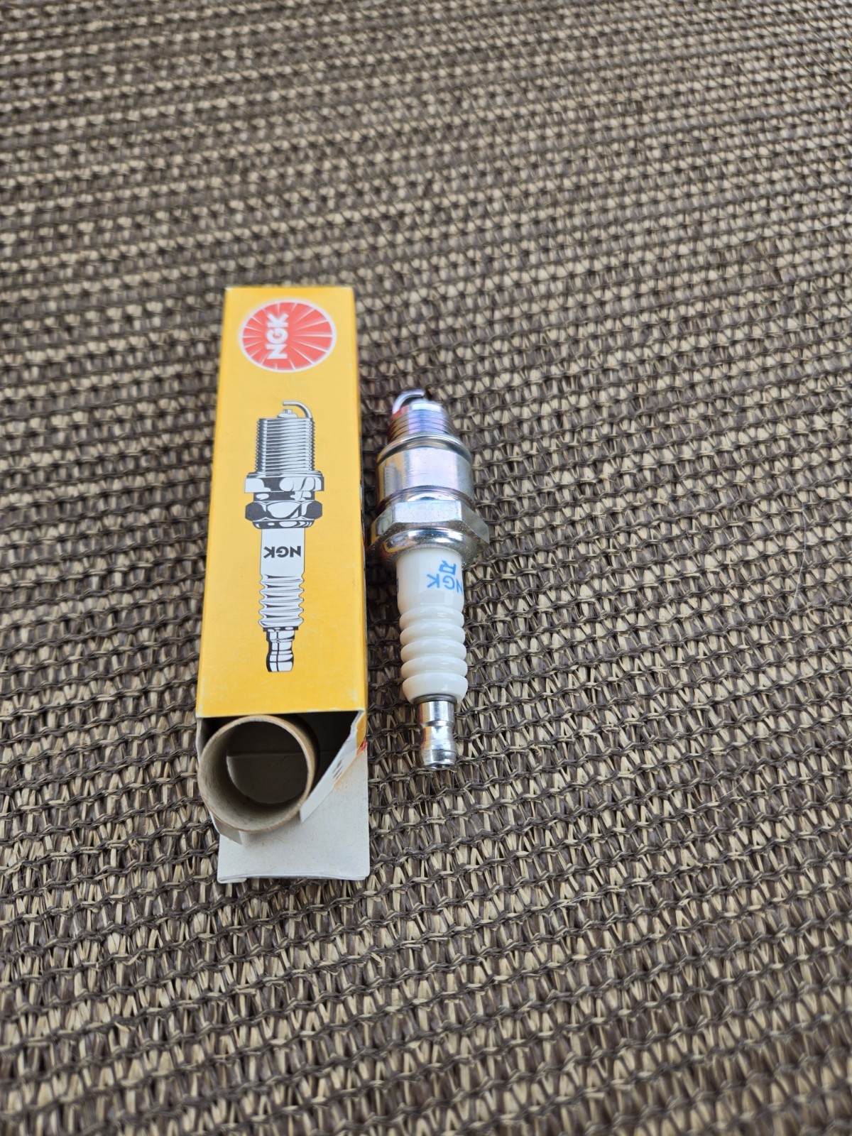NGK 7823 Spark Plug BPR4HS - 1 Pack/ Bin 020