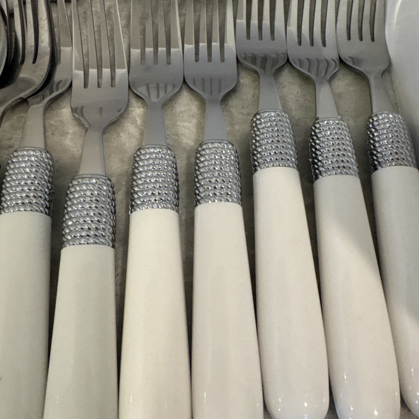 24 Pieces Flatware Silver Base Spoons Forks Knives