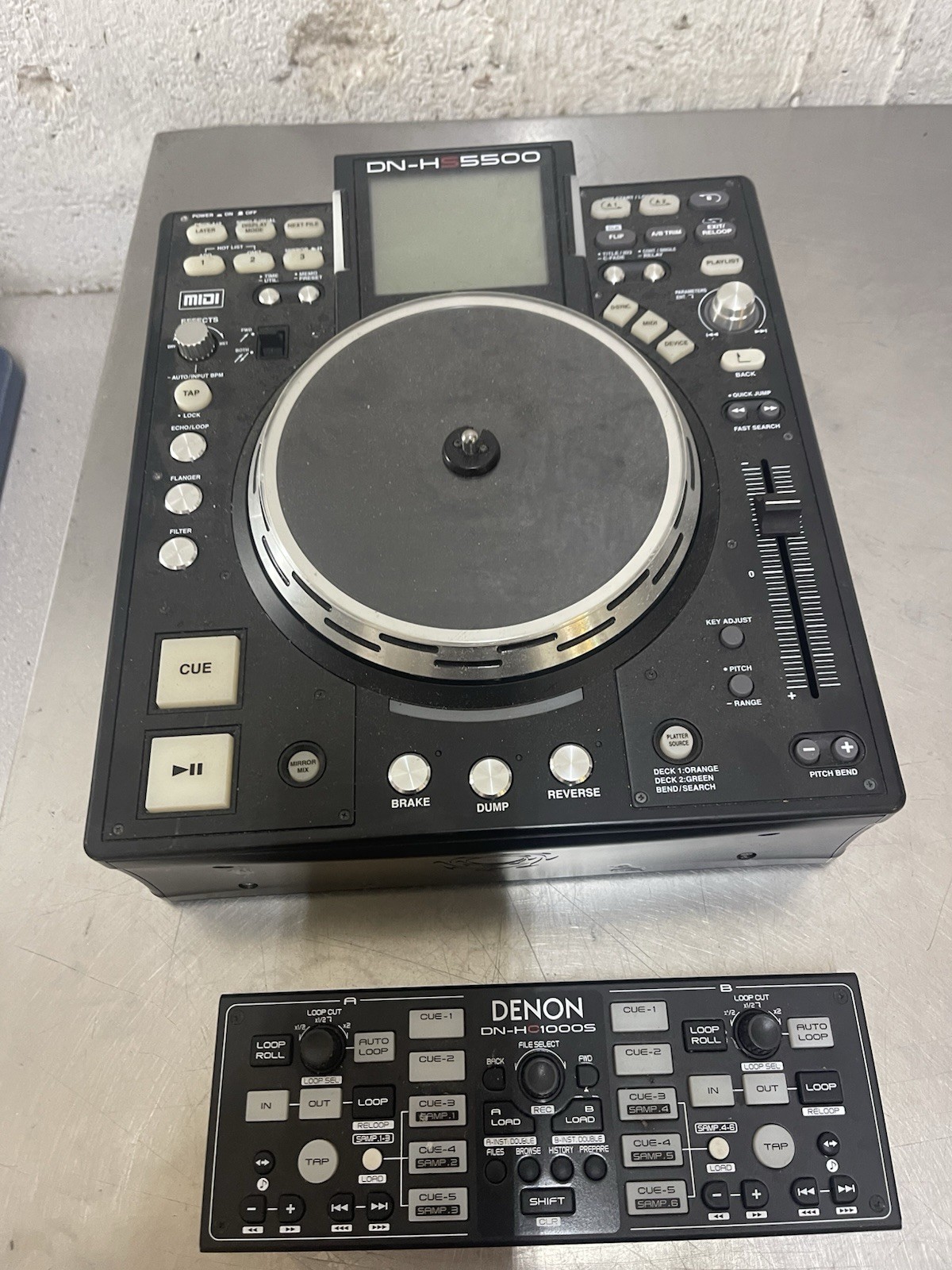 Denon DN-HS5500 Professional DJ Media Controller with Controller DN-HC1000s
