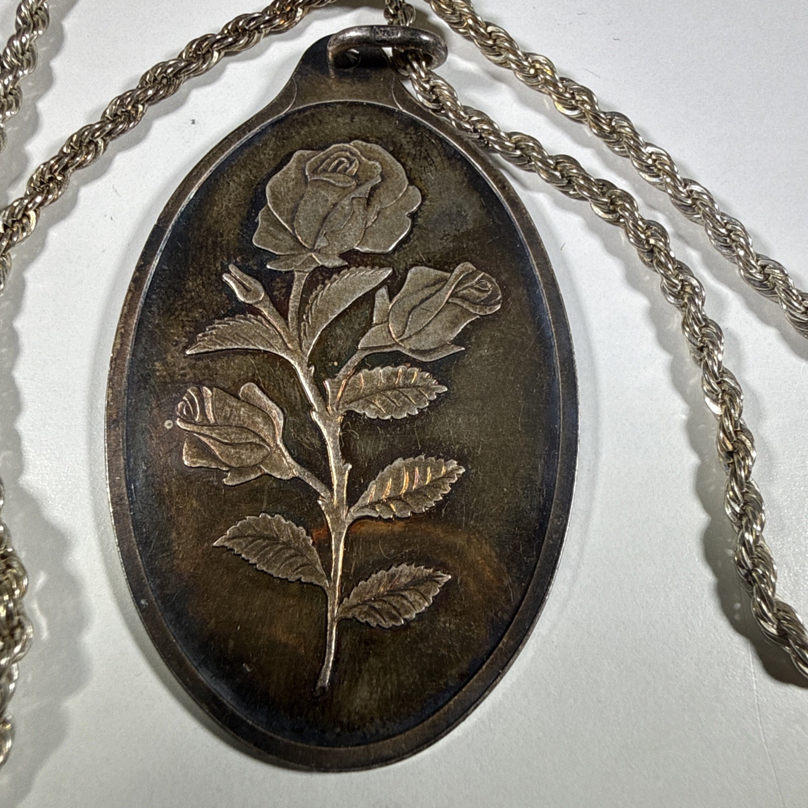 SUISSE Swiss 10 GRAMS FINE 925 SILVER PAMP .999 Oval Rose Pendant And Chain