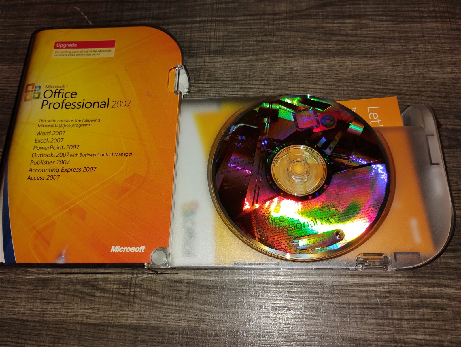 Microsoft Office Professional 2007 PC 2 CD-ROMs Upgrade Retail Pro Version Boxed