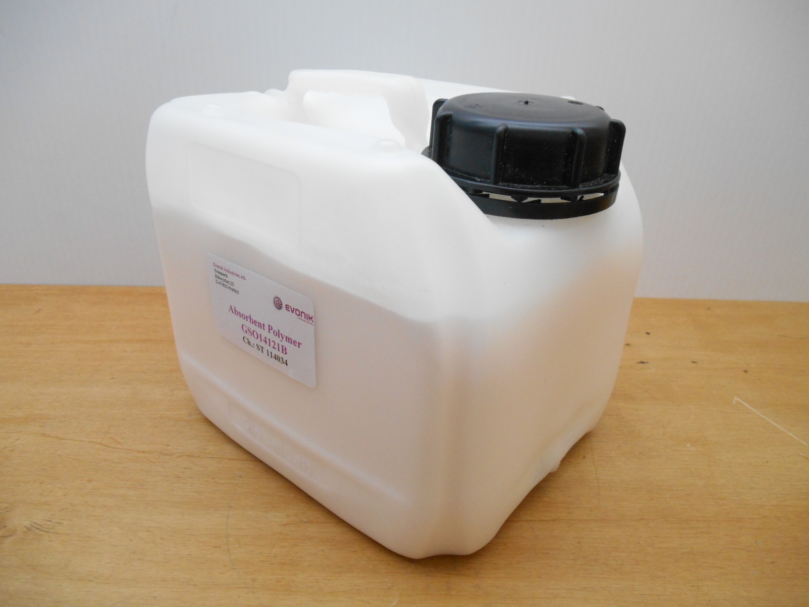 Tub Evonik GSO14121B Creasorb Absorbent Polymer Sealed 2600 G Weight