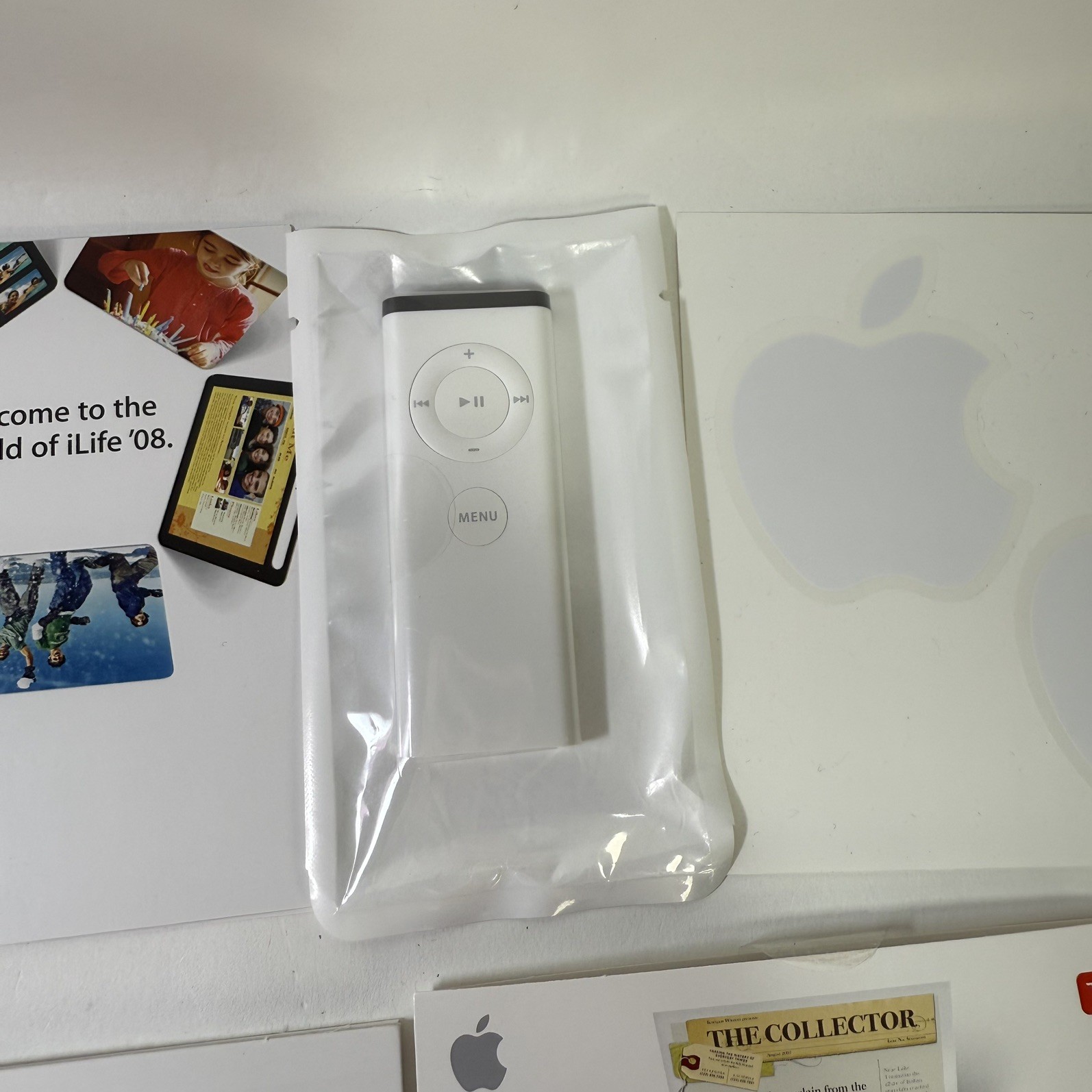 Apple iLife '08 & iWork '08 Trial MacBook discs and accessories