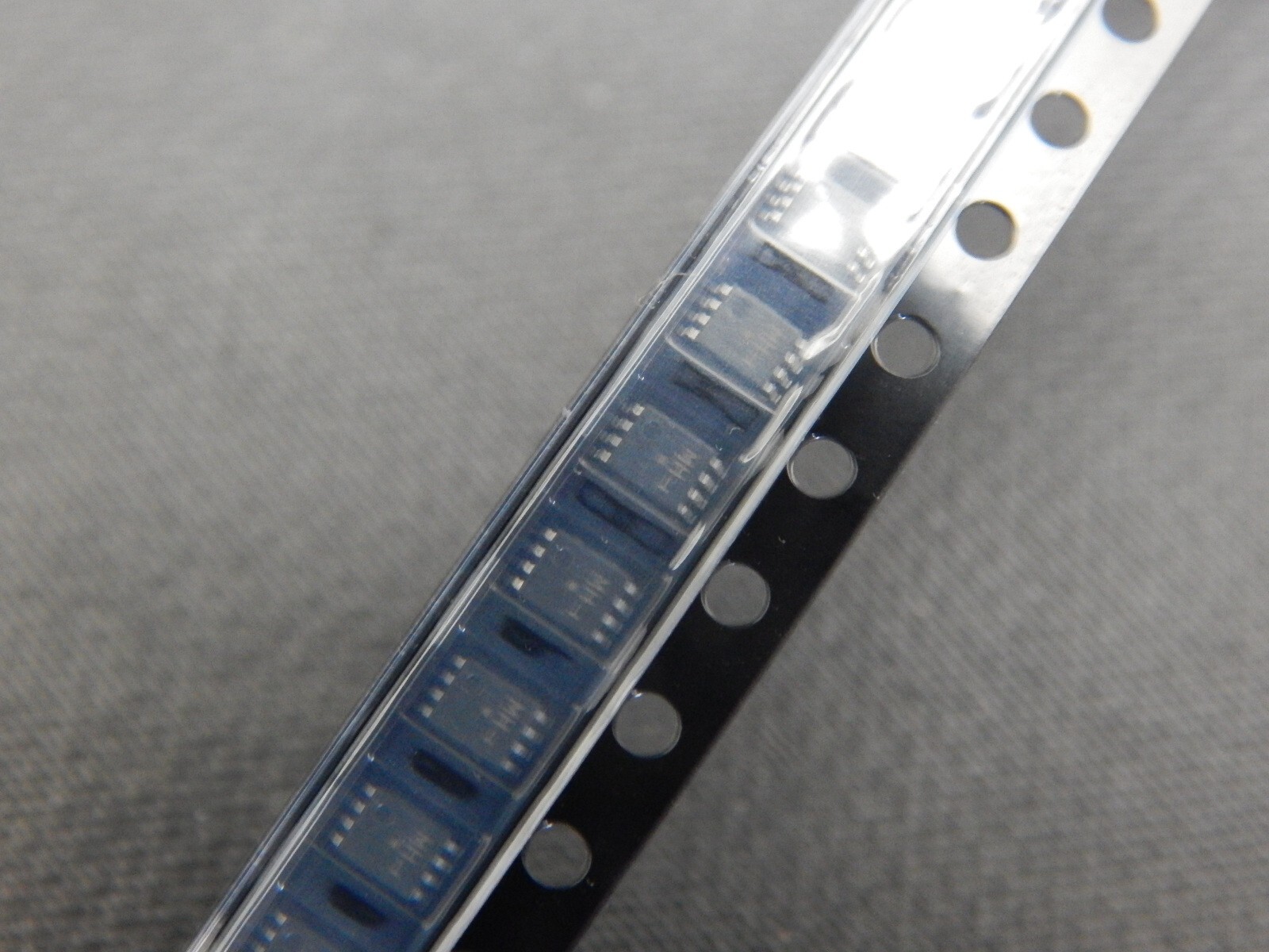 FAIRCHILD NC7SZ74K8K SMD IC - LOT OF 2 IC'S ON CUT TAPE - USA FAST SHIPPING