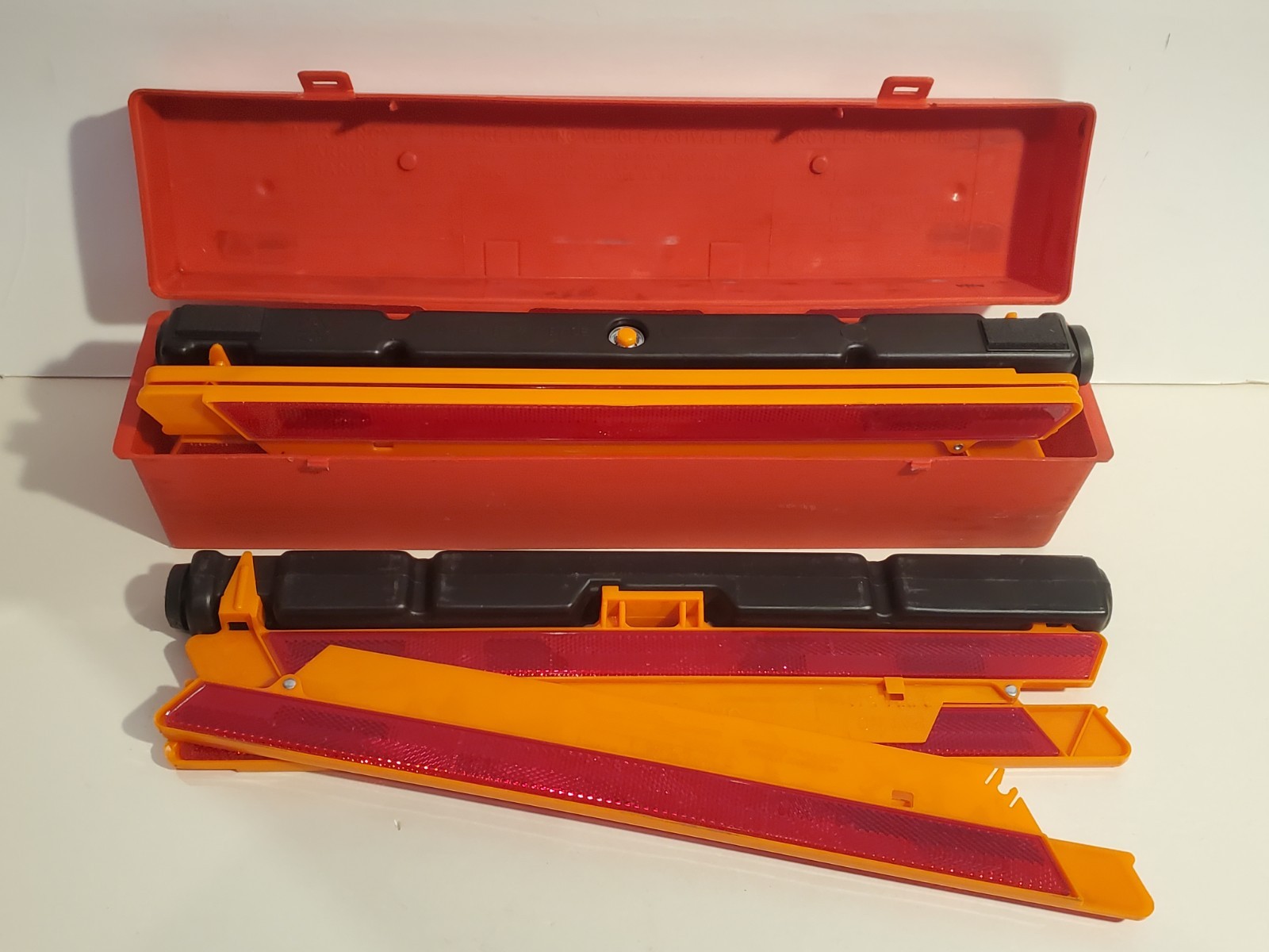SATE-LITE 711 SAFETY REFLECTOR AUTO CAR TRUCK ROAD EMERGENCY WARNING TRIANGLE
