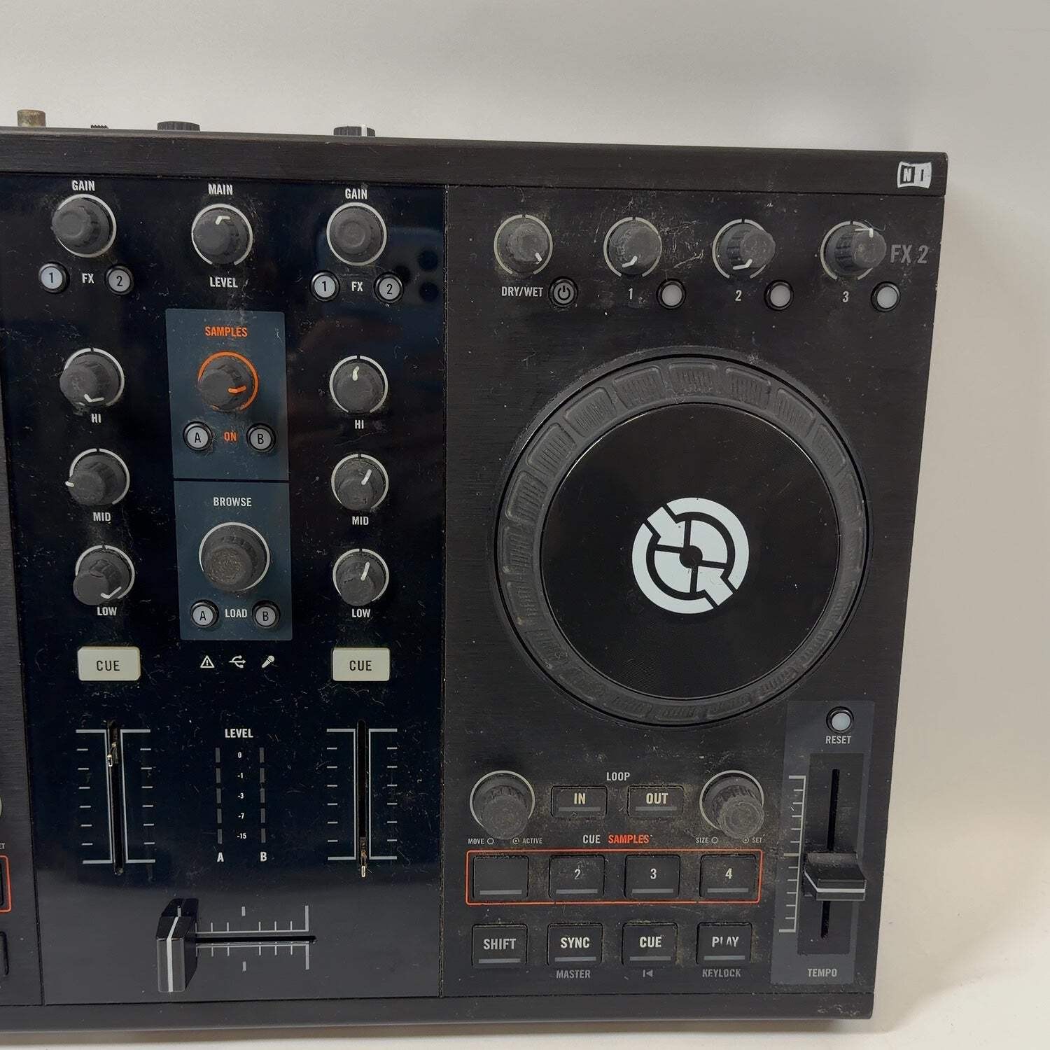Native Instruments Traktor Kontrol S2 2-channel DJ controller