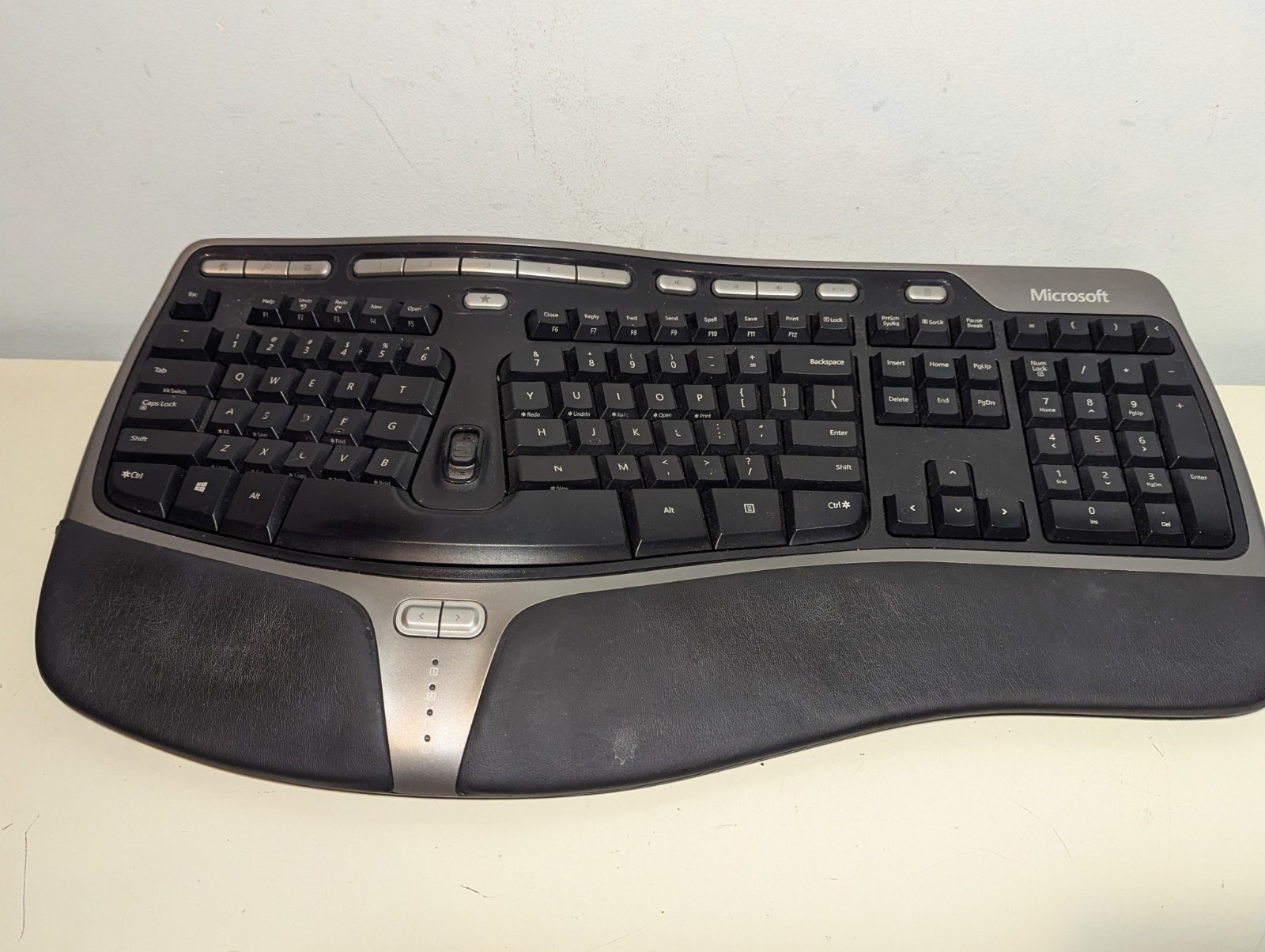 Microsoft Natural Ergonomic Keyboard 4000 V1.0 Wired USB Black Tested, KU-0462