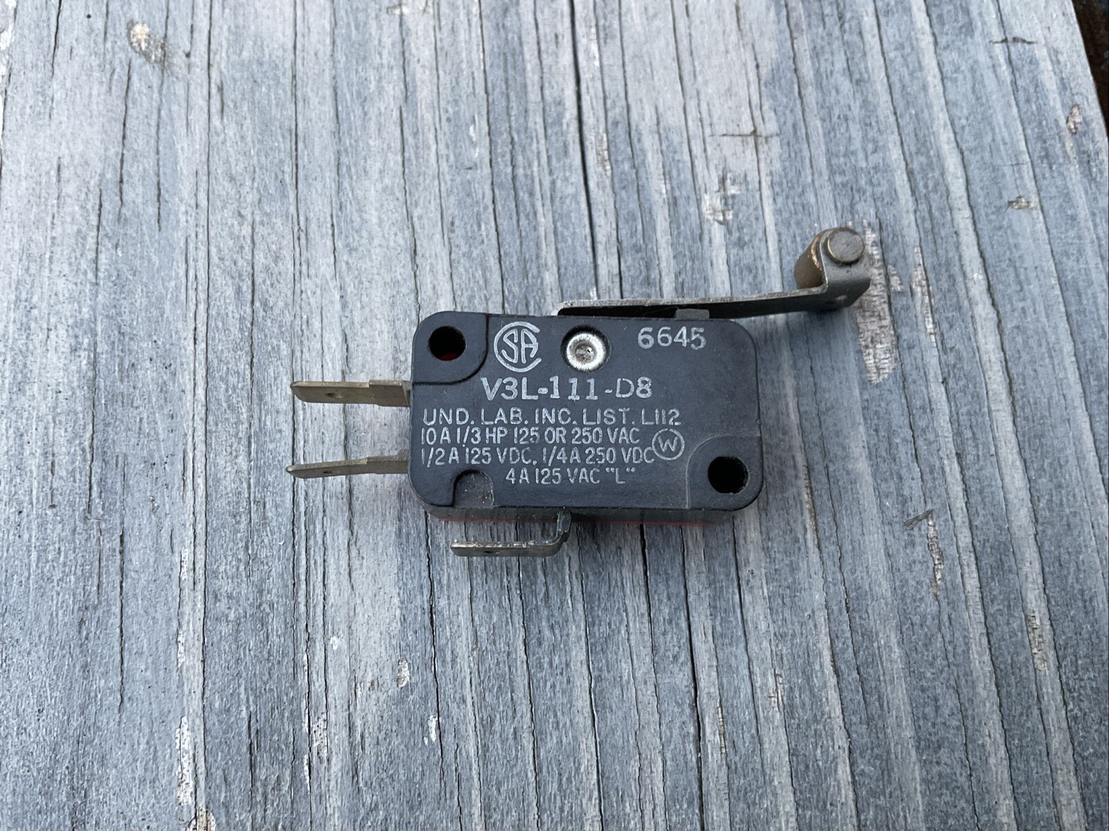 Micro Switch V3L-111-D8  Switch Microswitch NOS
