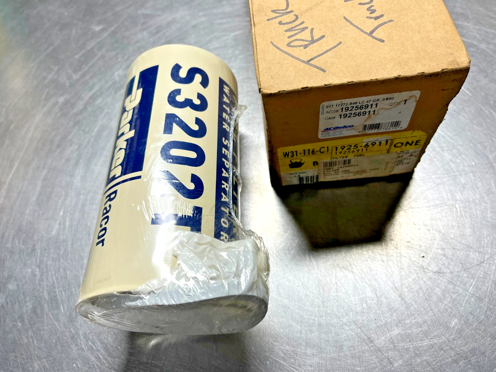 19256911  OEM GM 1990-2009 Chevrolet T6500 T7500 T8500  FUEL FILTER 1925-6911