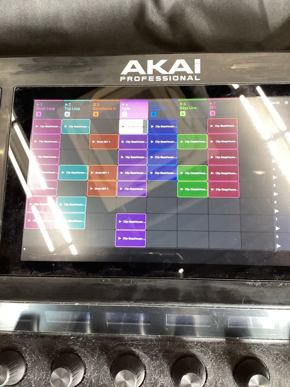 AKAI Professional Force Standalone Music Production DJ Sampler Sequencer Tested