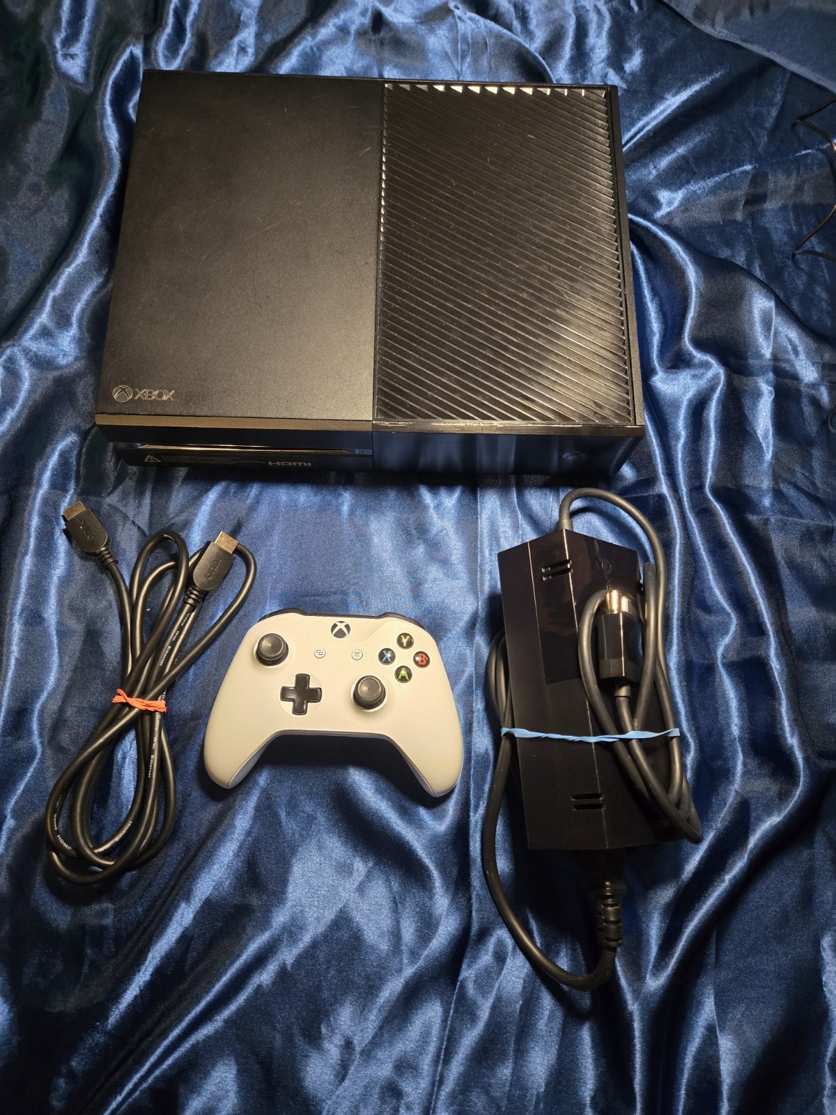 ​Microsoft Xbox One Console Bundle 500 Gg - Black - Tested,  Controller & Cables
