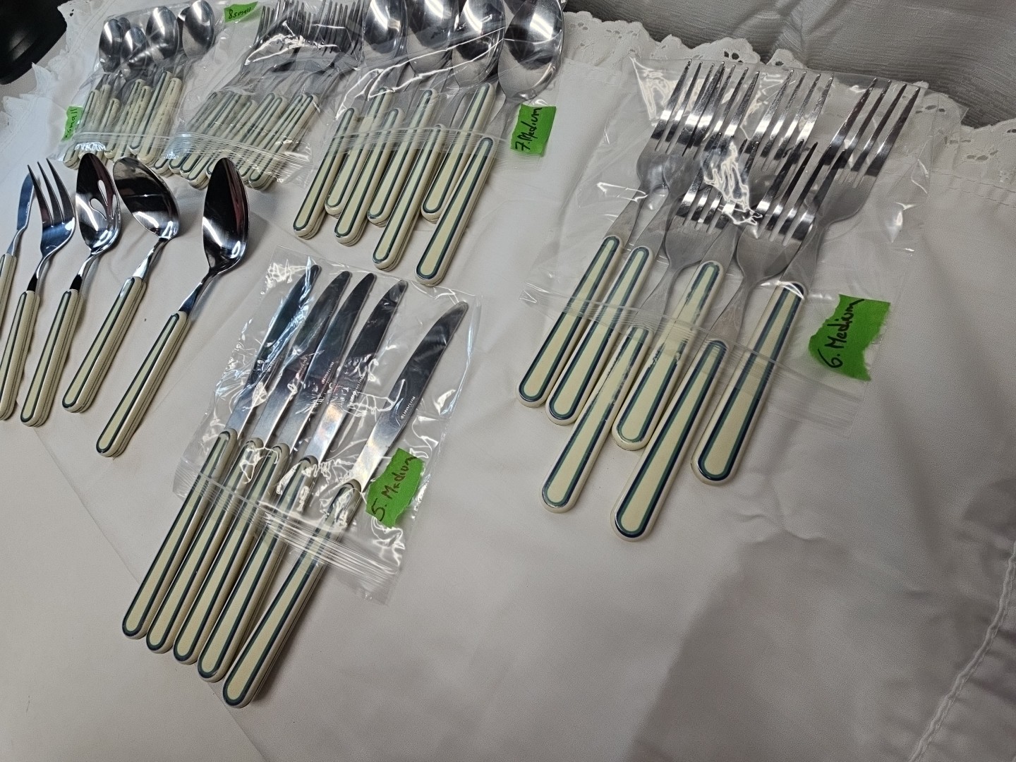 Pfaltzgraff JUNIPER 38 Pc Plastic Handle Stainless Flatware w Serving Pcs.