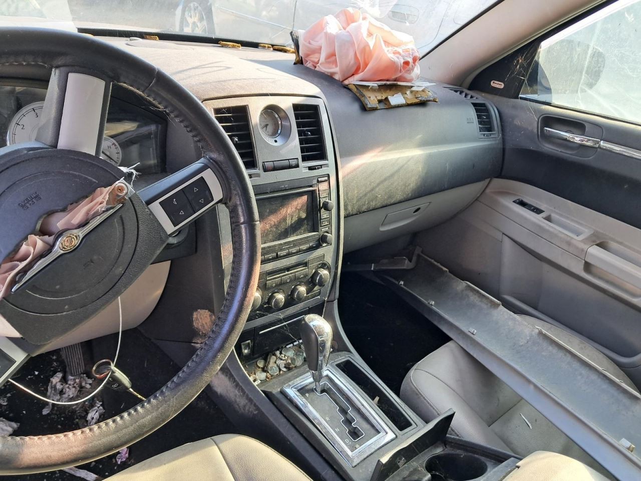 300       2007 Glove Box 4777345