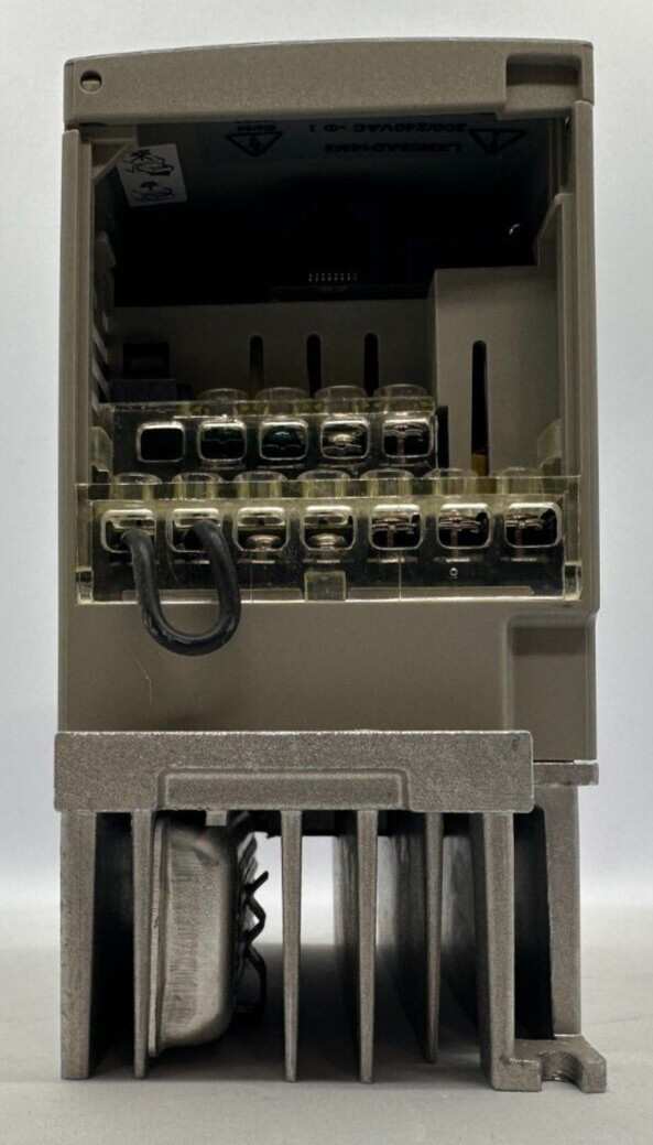 LXM05AD10M2 Schneider Lexium 05 0.75kW 200-240 volts 1 phase servo drive (69)