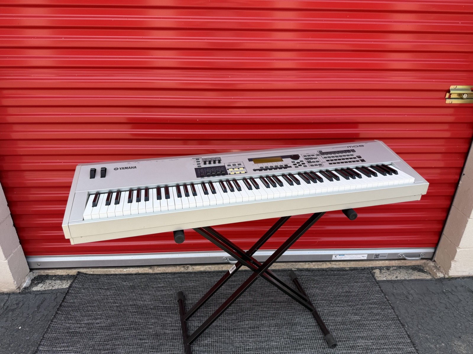 Yamaha MO8 88-Key Workstation Synthesizer Keyboard w/ Power Supply - Tested