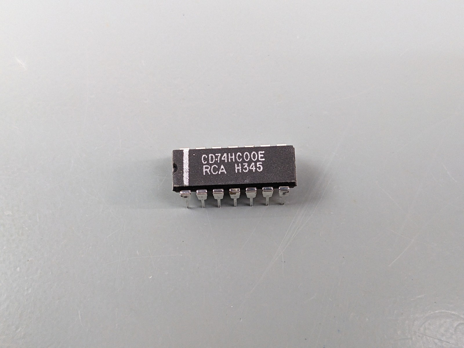 (2) RCA CD74HC00E Quad 2-Input NAND Gate ICs