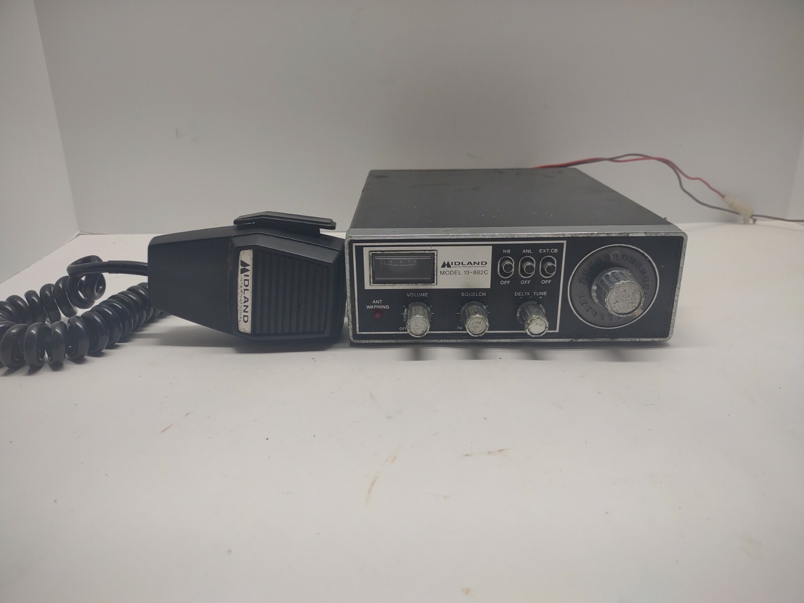 Vtg Midland 13-882C 23 Channel Mobile CB Radio W/ Mic