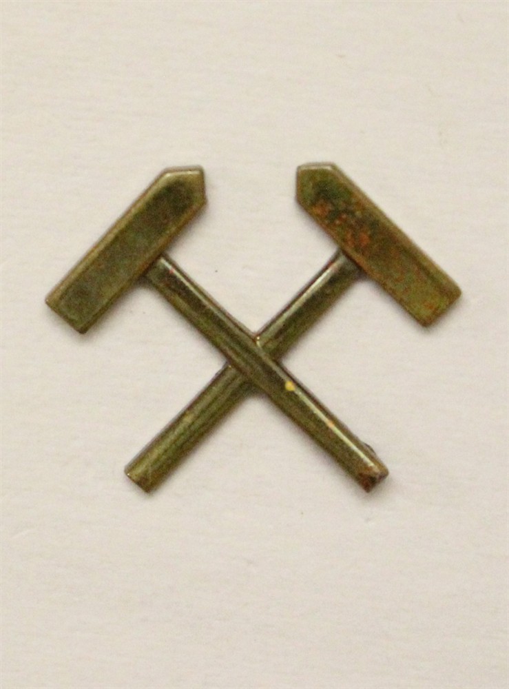 USN U.S. Navy Rate Pin 005: Metalsmith - gilt, c/b, GEMSCO G-2