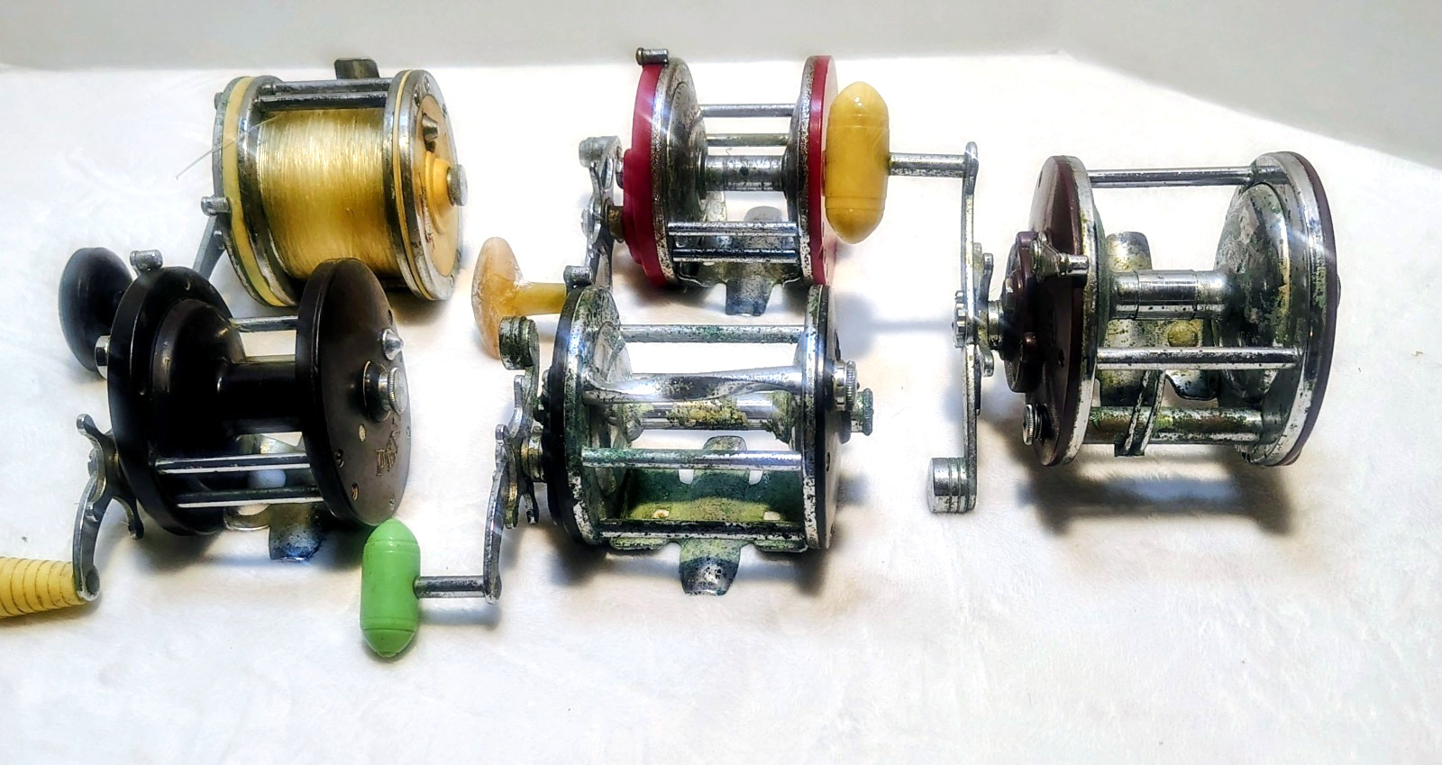 Lot of  5 Vintage Fishing Reels Ocean City Garcia Penn Penn 350 Penn Peer 309