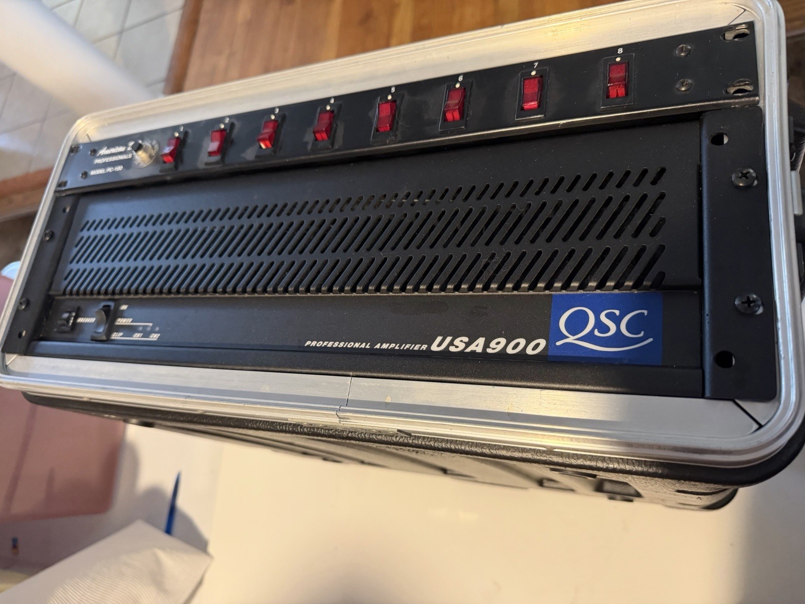 QSC USA900 Amp American DJ PC100 SKB Rack Case Shure Mic Powered On