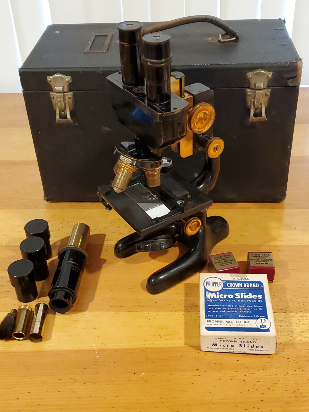 Early Bausch & Lomb Binocular Microscope Pat 1915_1925. With case + extras