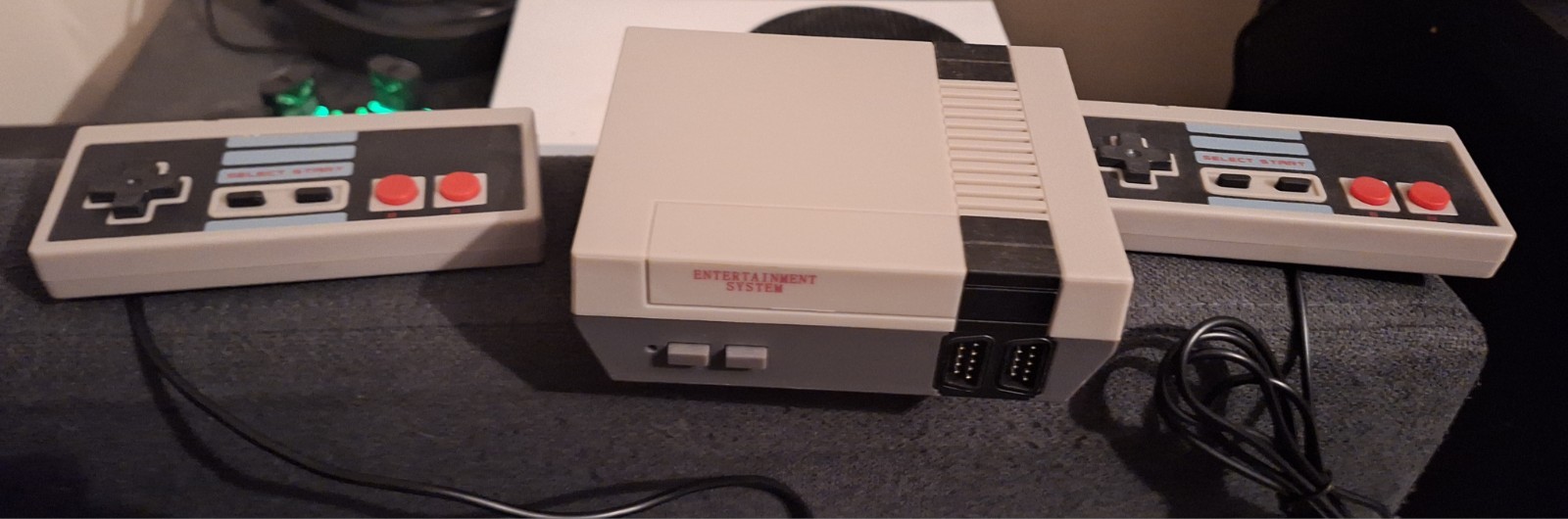 Nintendo NES Entertainment System Console w/ 2 Wired Controllers