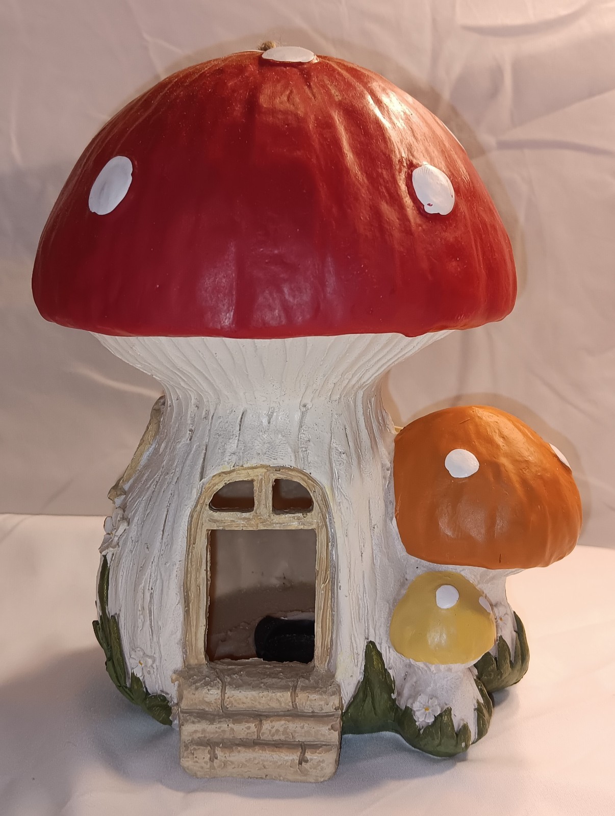 New with tags Place & Time Porch Patio Mushroom Birdhouse 7.5"