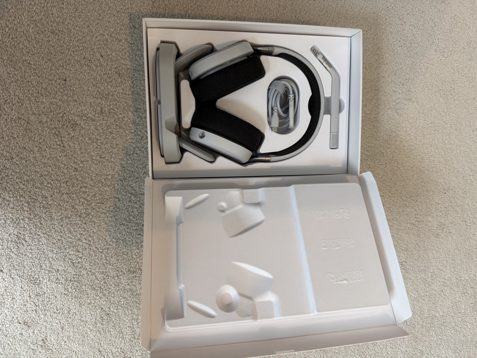Fractal Design Scape Wireless Gaming Headset (Grey) with spare accessories.