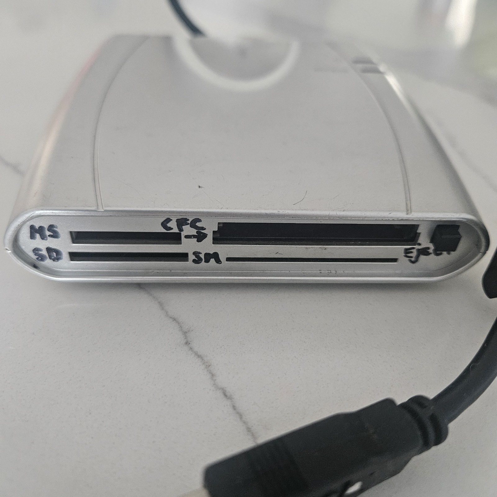 USB Card Reader 4 Ports Tested Works Model UcR-61