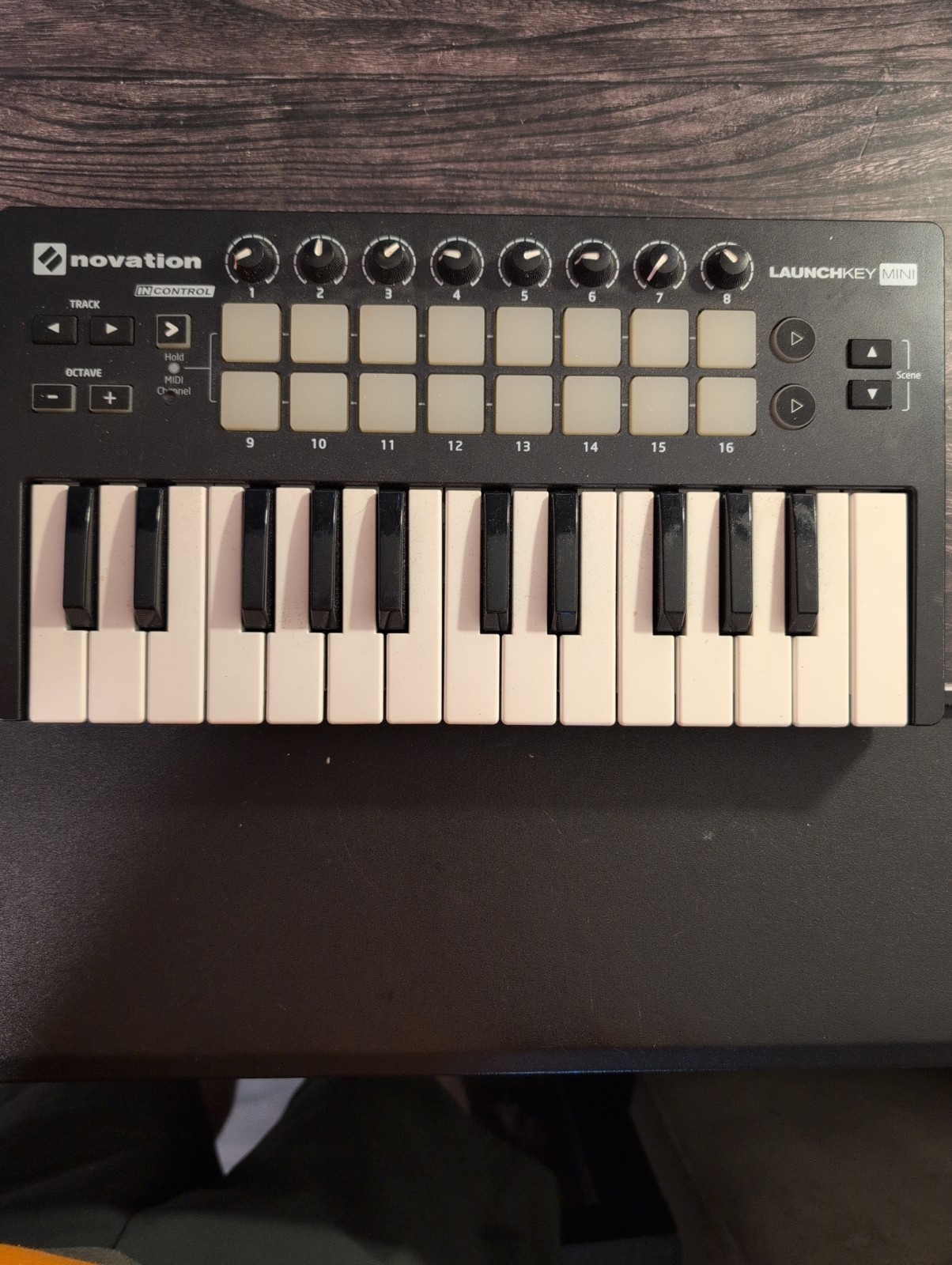 Novation LaunchKey Mini MK2 25-Key Portable MIDI Keyboard Controller - Black