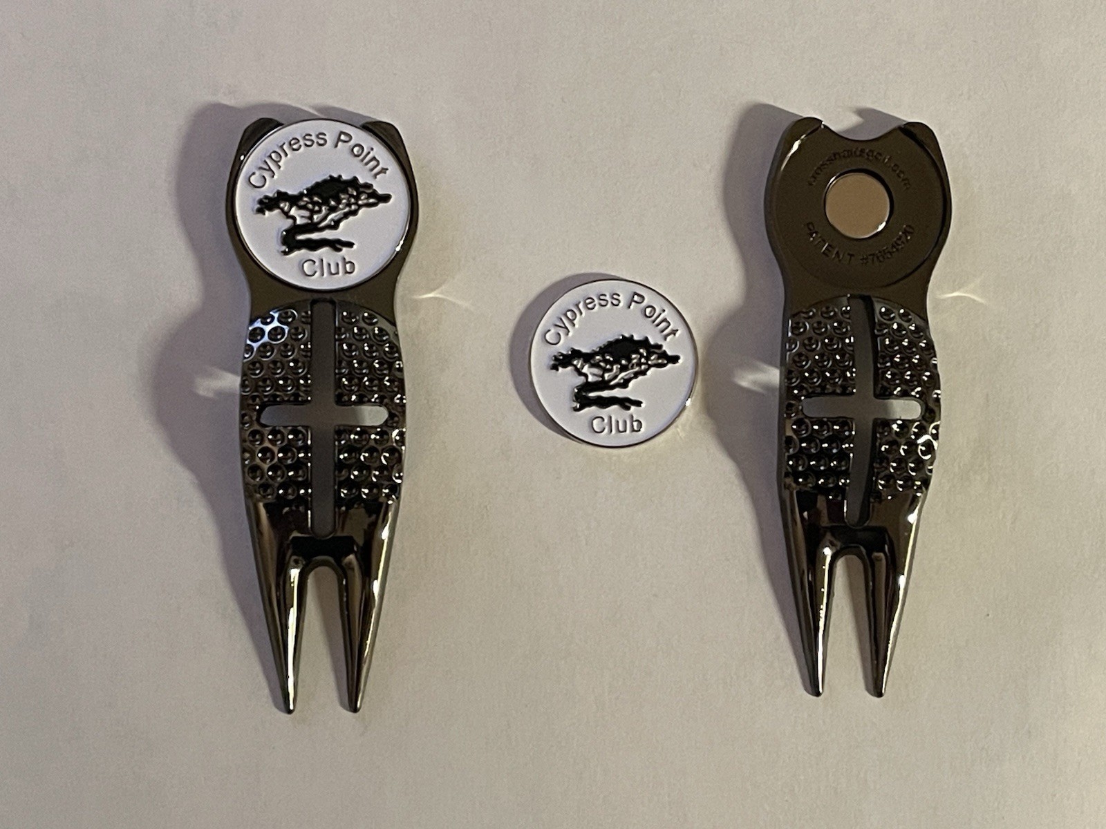 (1) Cypress Point Club Crosshairs Divot Tool & 1" Coin Style Golf Marker