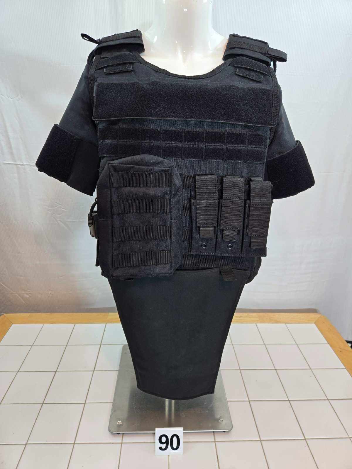 #90 BULLET PROOF VEST, NEW HARD PLATE CARRIER WITH Level 3 PLATES. HUNDREDS SOLD
