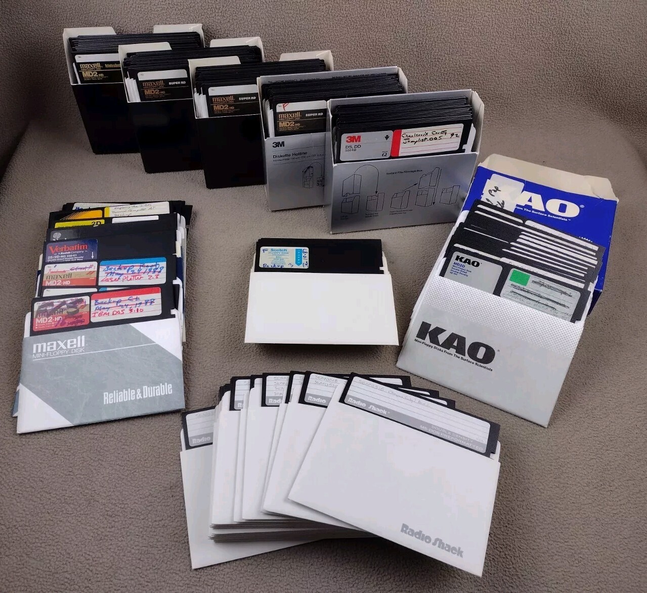 Lot of 135 VTG 5.25" Floppy Disks Maxell, 3M ,Radio ,Shack ,Scotch + KAO