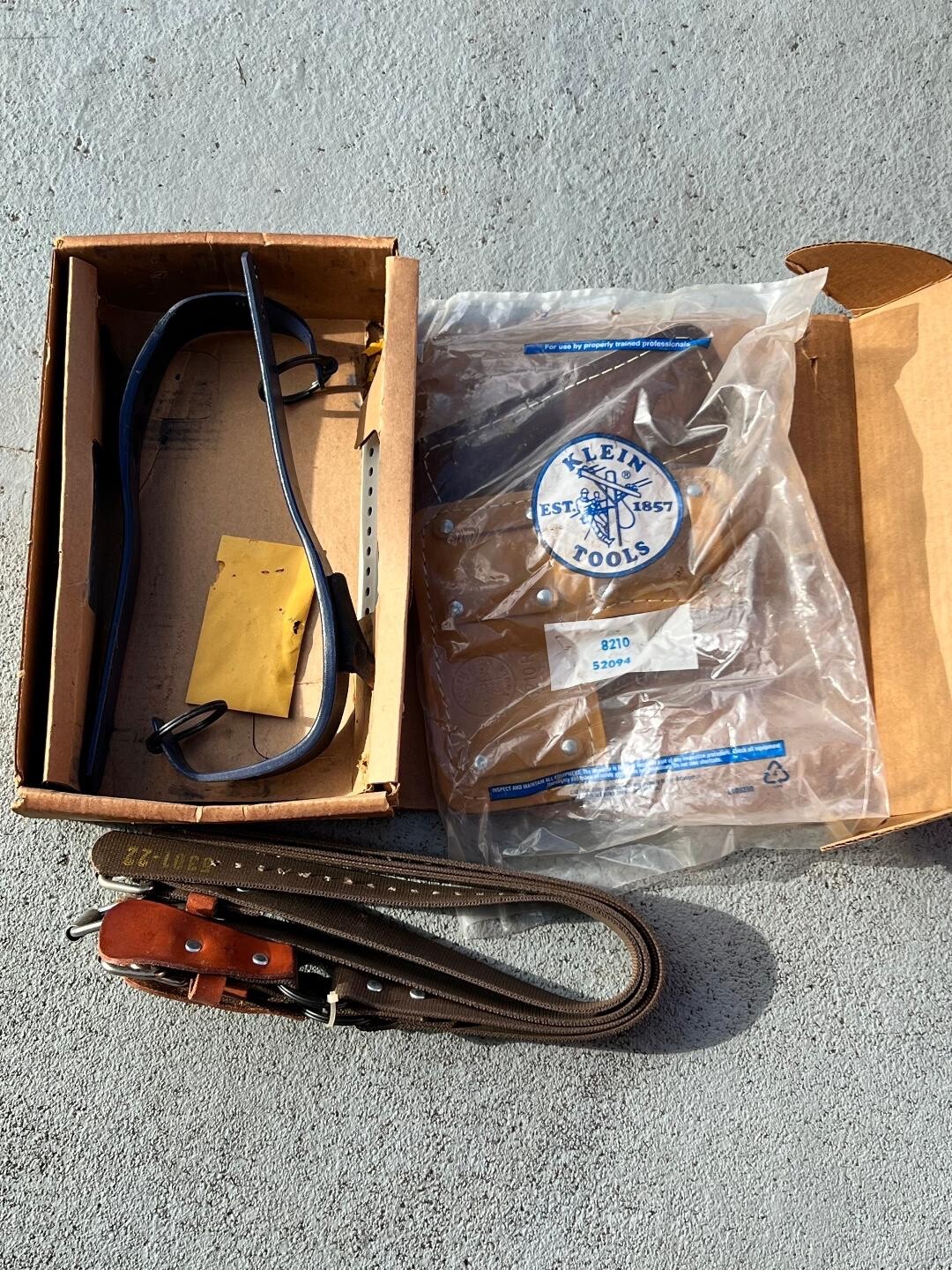 KLEIN HOOKS with pads