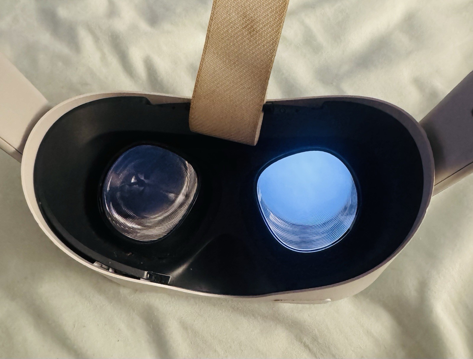 Meta Quest 2 VR - Headset Only, Missing Face Cushion, Some Damage, Powers On