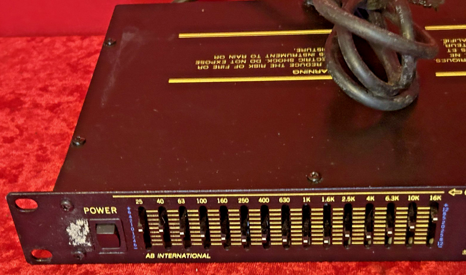 AB international 215 Graphic Equalizer, Two Channel, Rack Mountable B1