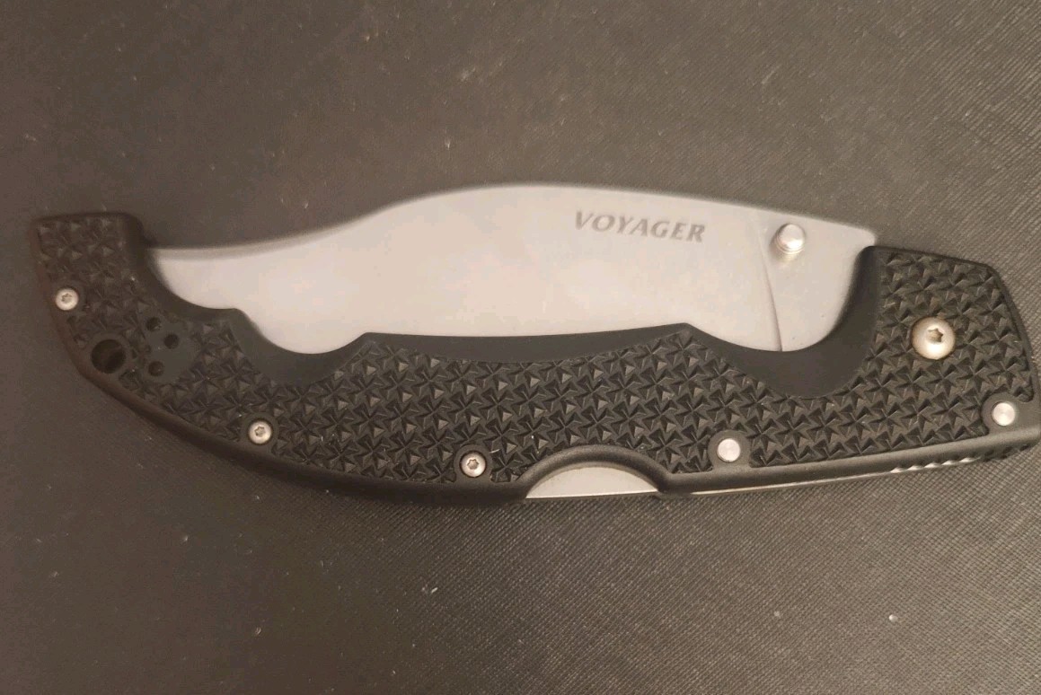 COLD STEEL VOYAGER XL VAQUERO / 5.5" SERRATED BLADE / 12.25" OVERALL