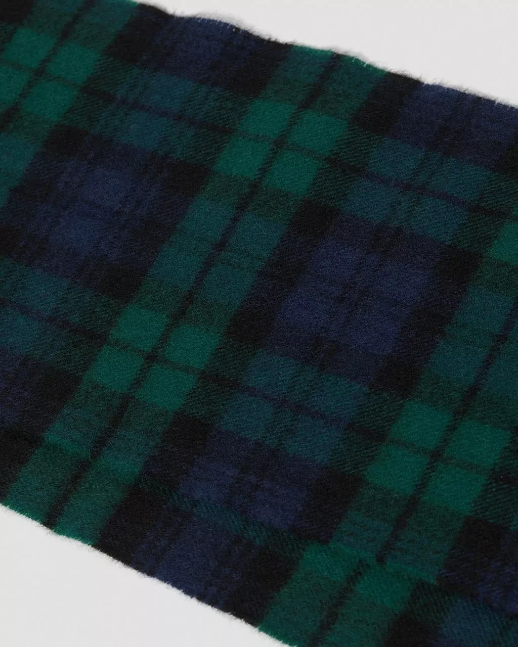 Dr. MARTENS AUTHENTIC TARTAN LAMBSWOOL SCARF, BLACK, AC086022, ONE SIZE