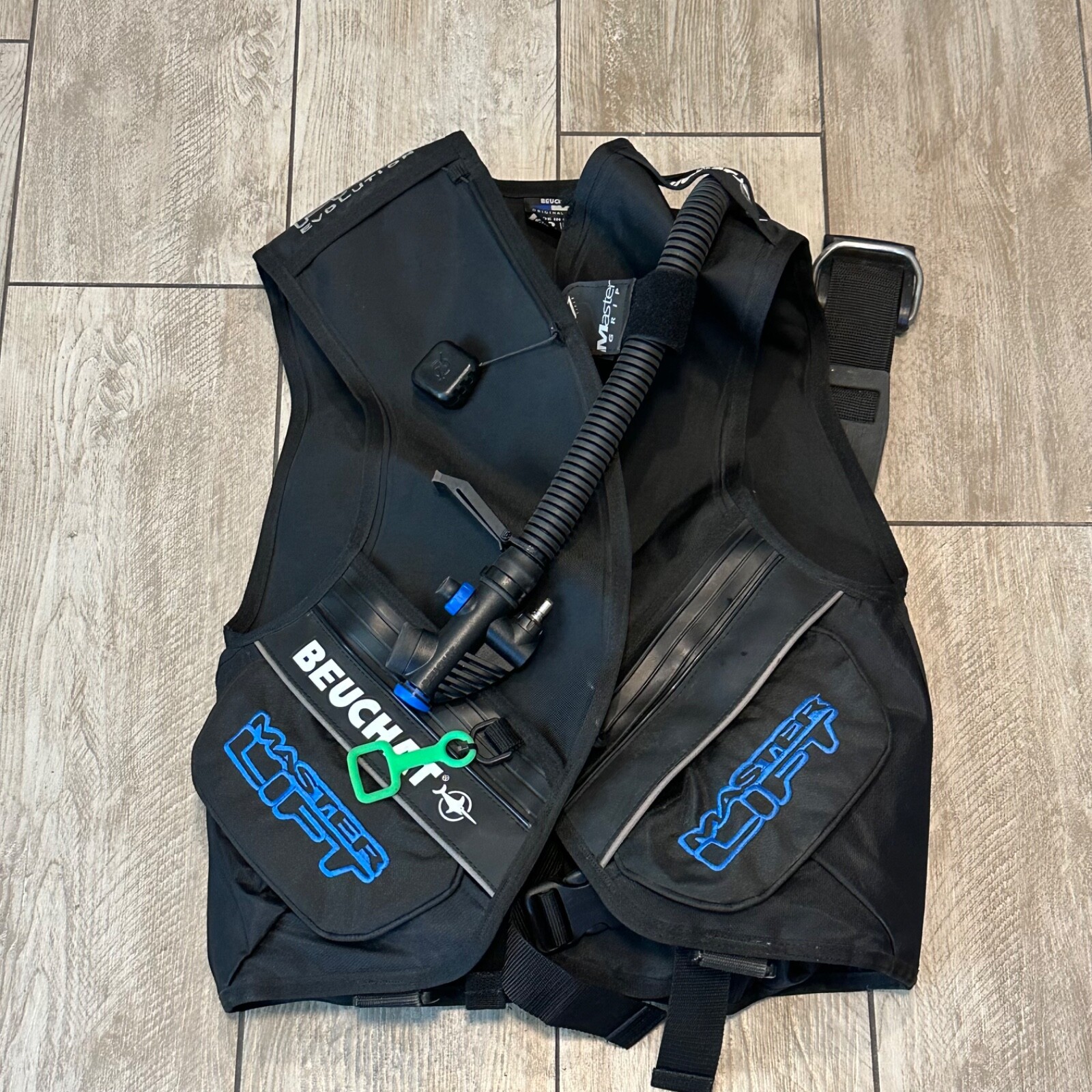 Beuchat Master Lift Equalizer Size M Buoyancy Compensator CLEAN!