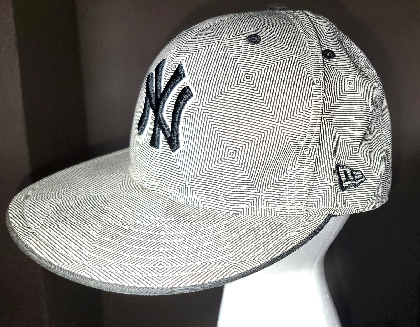 New York Yankees New Era 59fifty Black White Diamond Fitted Hat Size 7 5/8