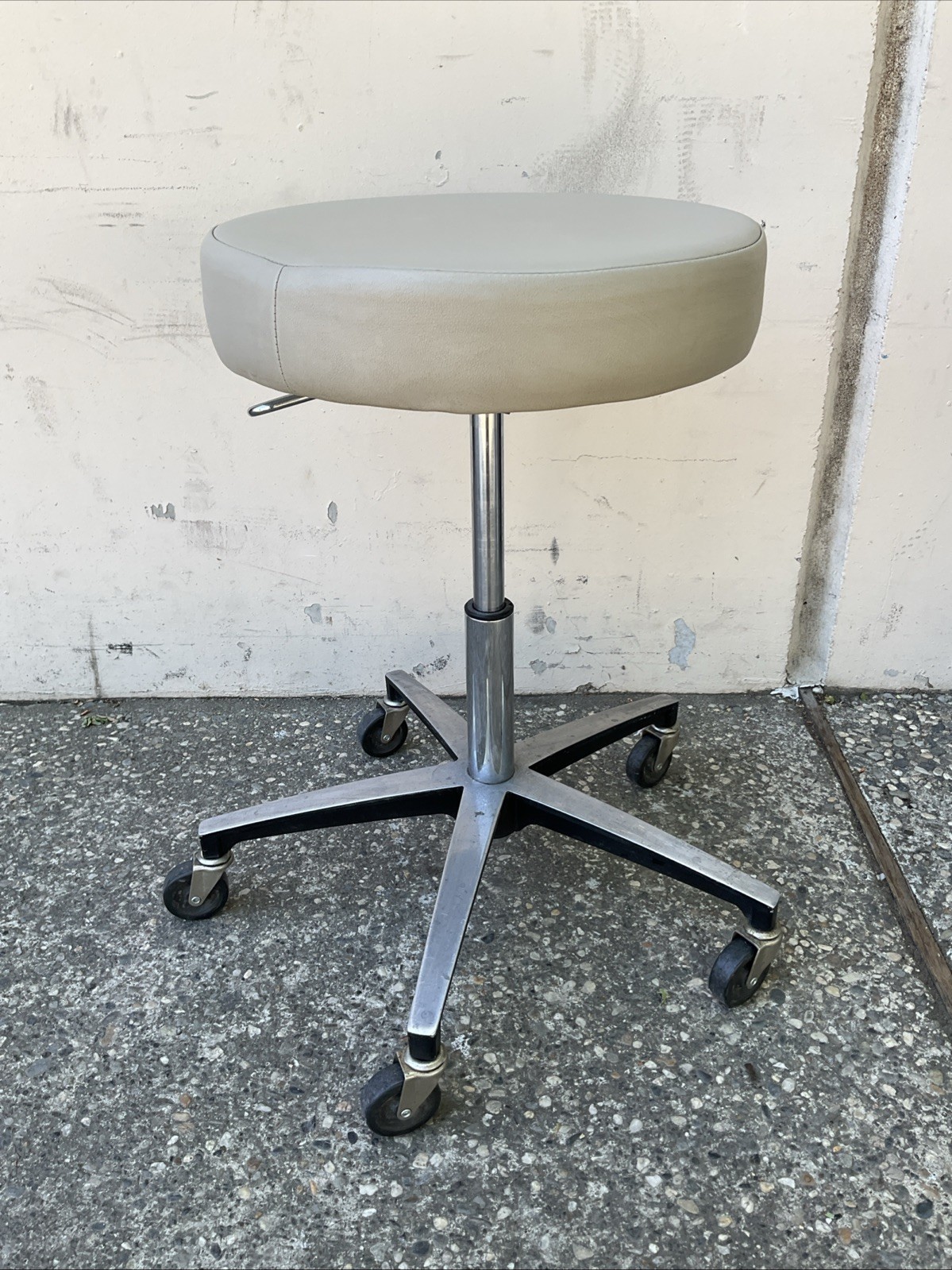 Ritter Stool 125-001 Pneumatically Adjustable Midmark