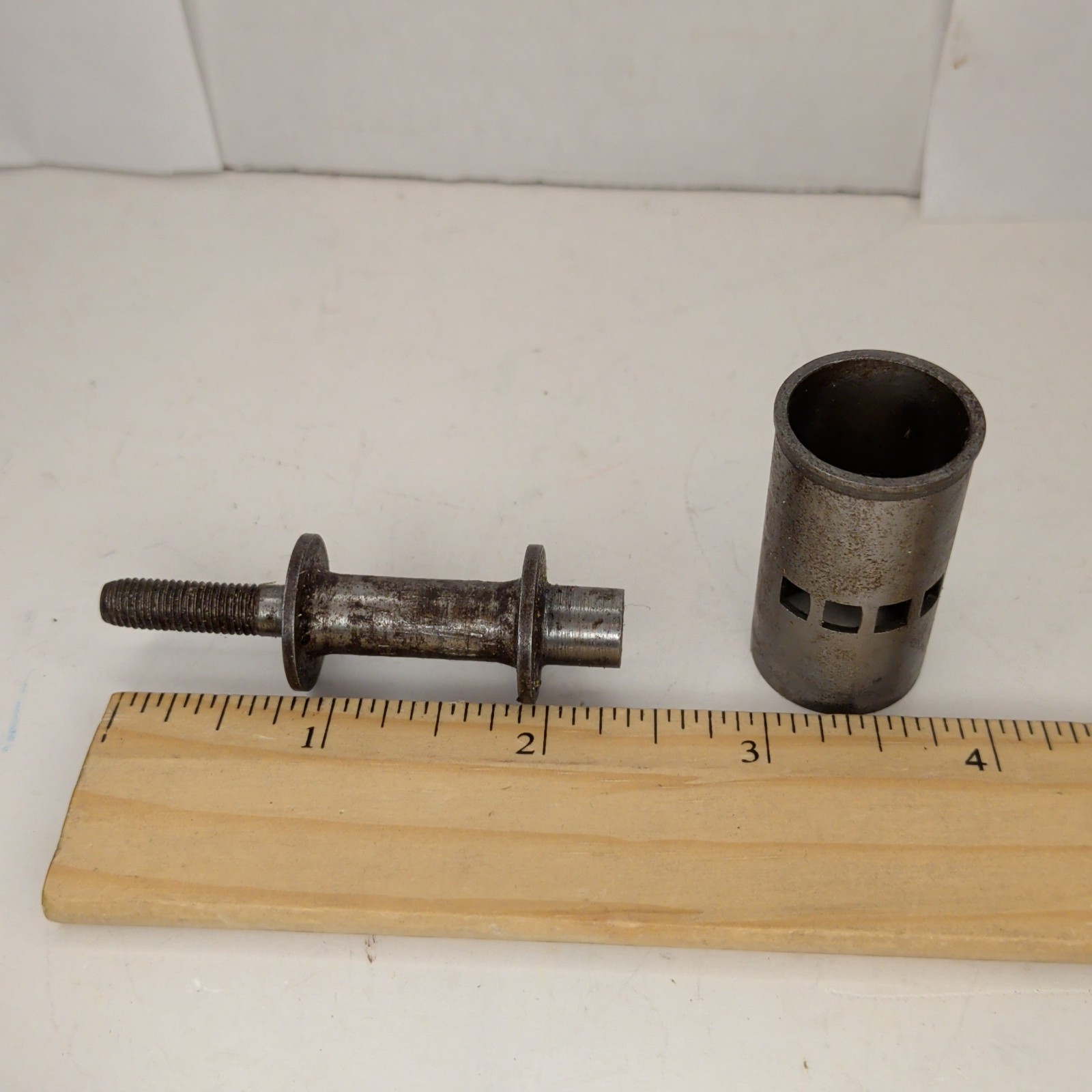 "19" Model Engine Model 4002 Untested Unbranded x2