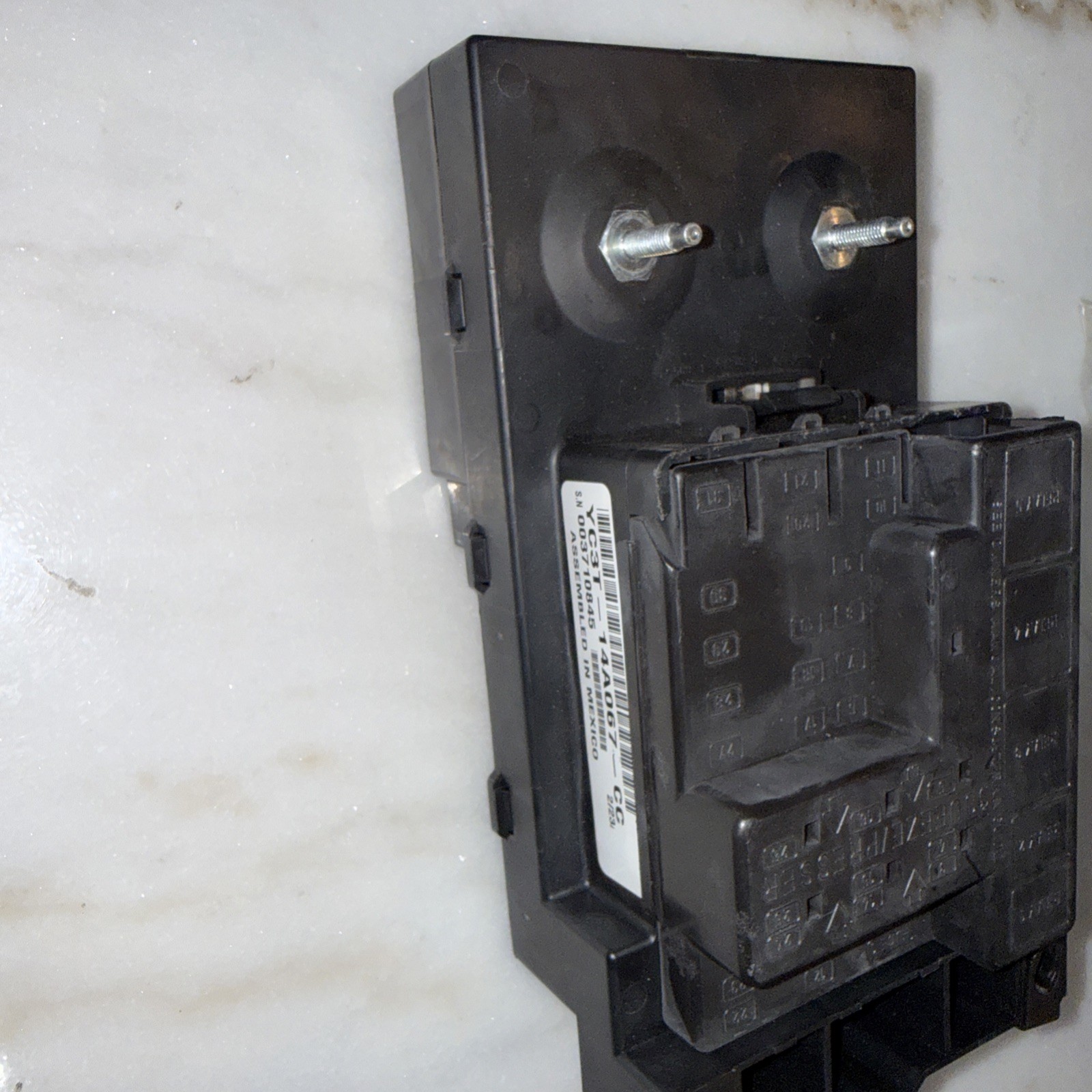 YC3T-14A067-CC 2000-2001 Ford F250-F550 Fuse box OEM NEW