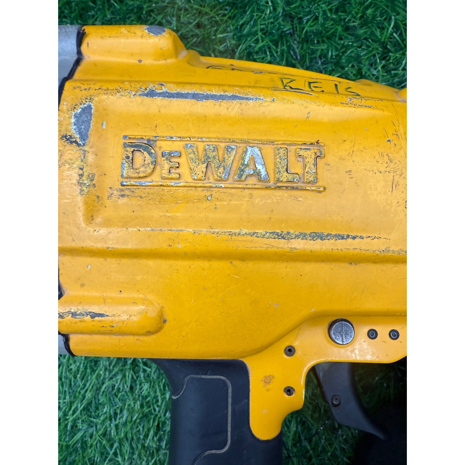 DEWALT DWF83C 15° Pneumatic Coil Framing Nailer - tested/ works