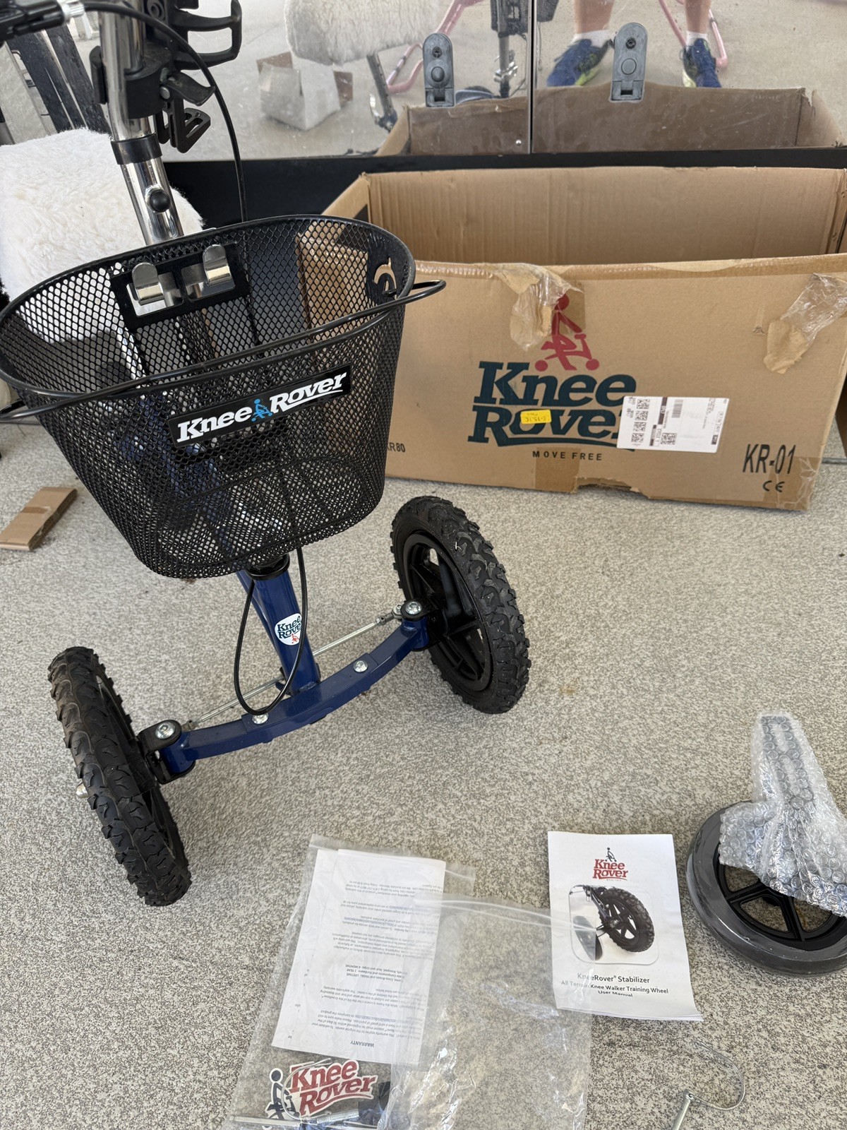 Knee Rover All-Terrain Open Box. Includes basket, seat cover & Stabilizer
